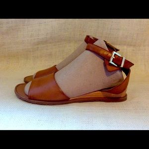 Kenneth Cole Jolly Camel Tan Ankle Strap Sandals